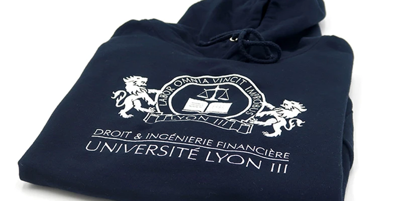sweat brodé étudiant couverture