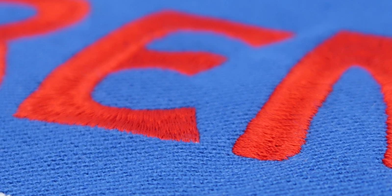 t-shirt brodé personnalisé couverture