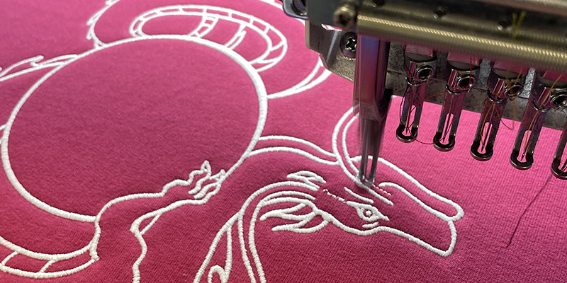 pull personnalisé brodé couverture